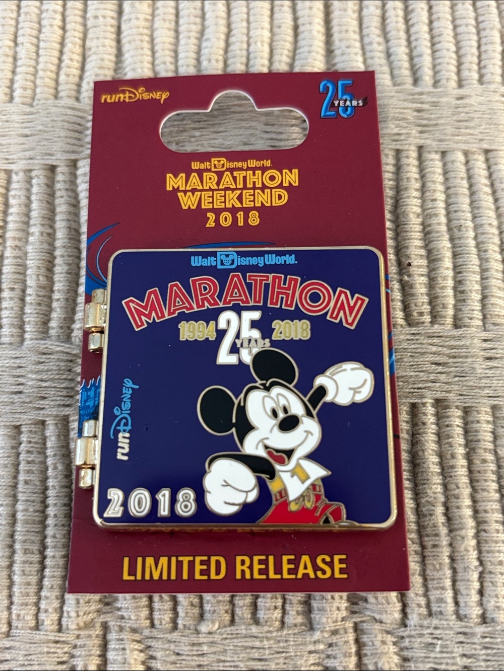 DISNEY 25th Anniversary WDW Marathon Mickey Mouse Hinged Pin